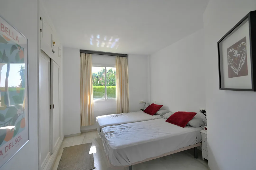 Charming 2-Bedroom Apartment with Terrace and Gardens image 3