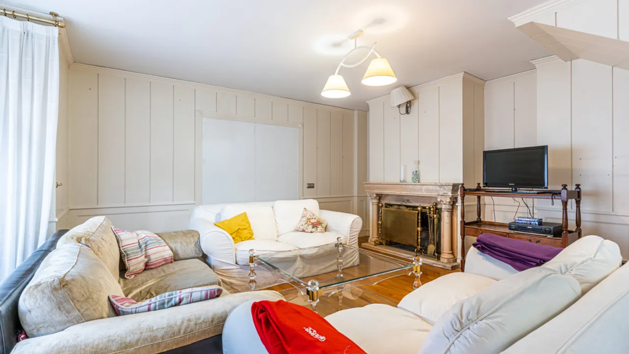 Duplex penthouse with terrace, 7 bedrooms in Leganés Center image 2