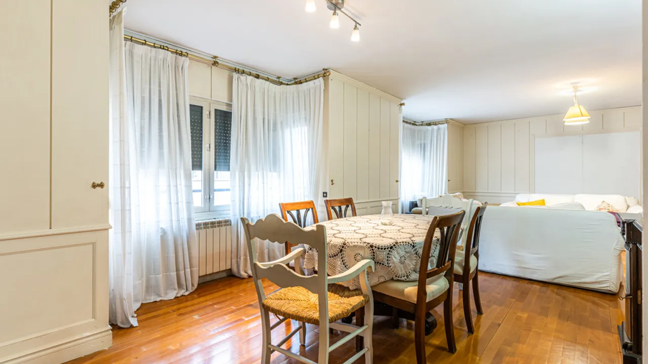 Duplex penthouse with terrace, 7 bedrooms in Leganés Center image 3