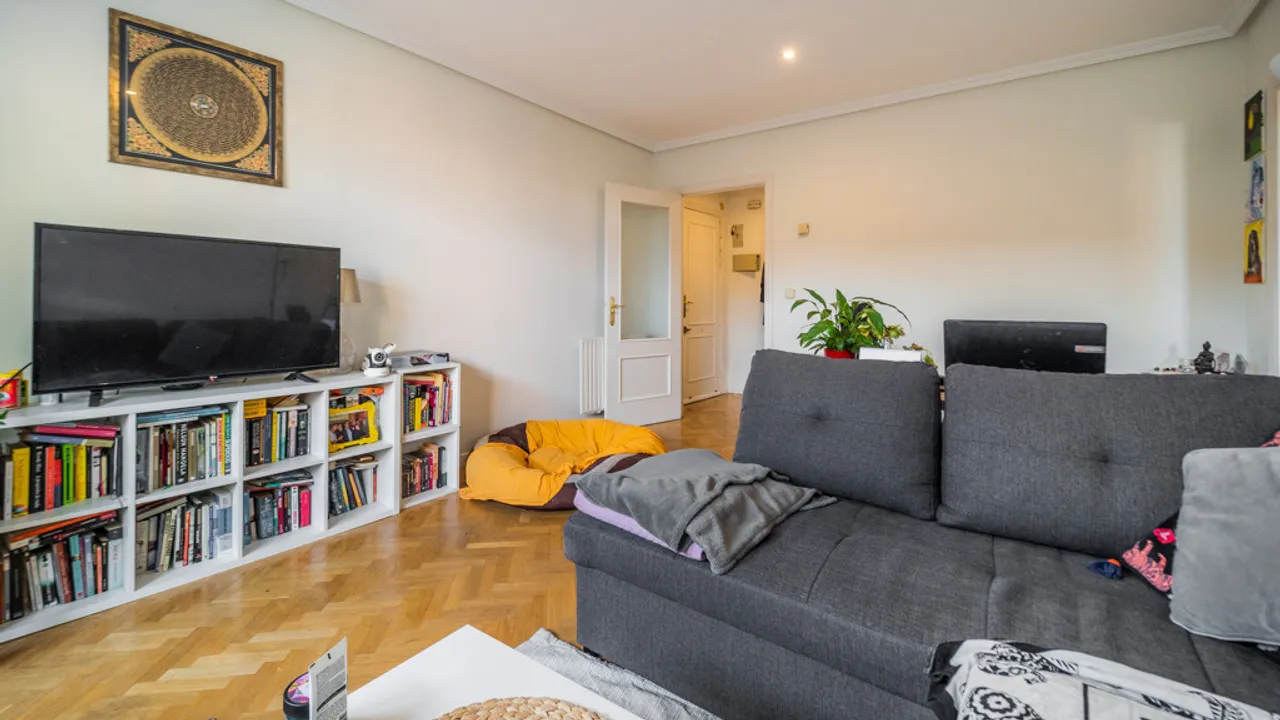 Apartment with Terrace, Garage, Storage Room, and Pool in Alcobendas image 1