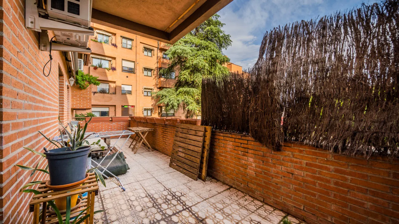 Apartment with Terrace, Garage, Storage Room, and Pool in Alcobendas image 2