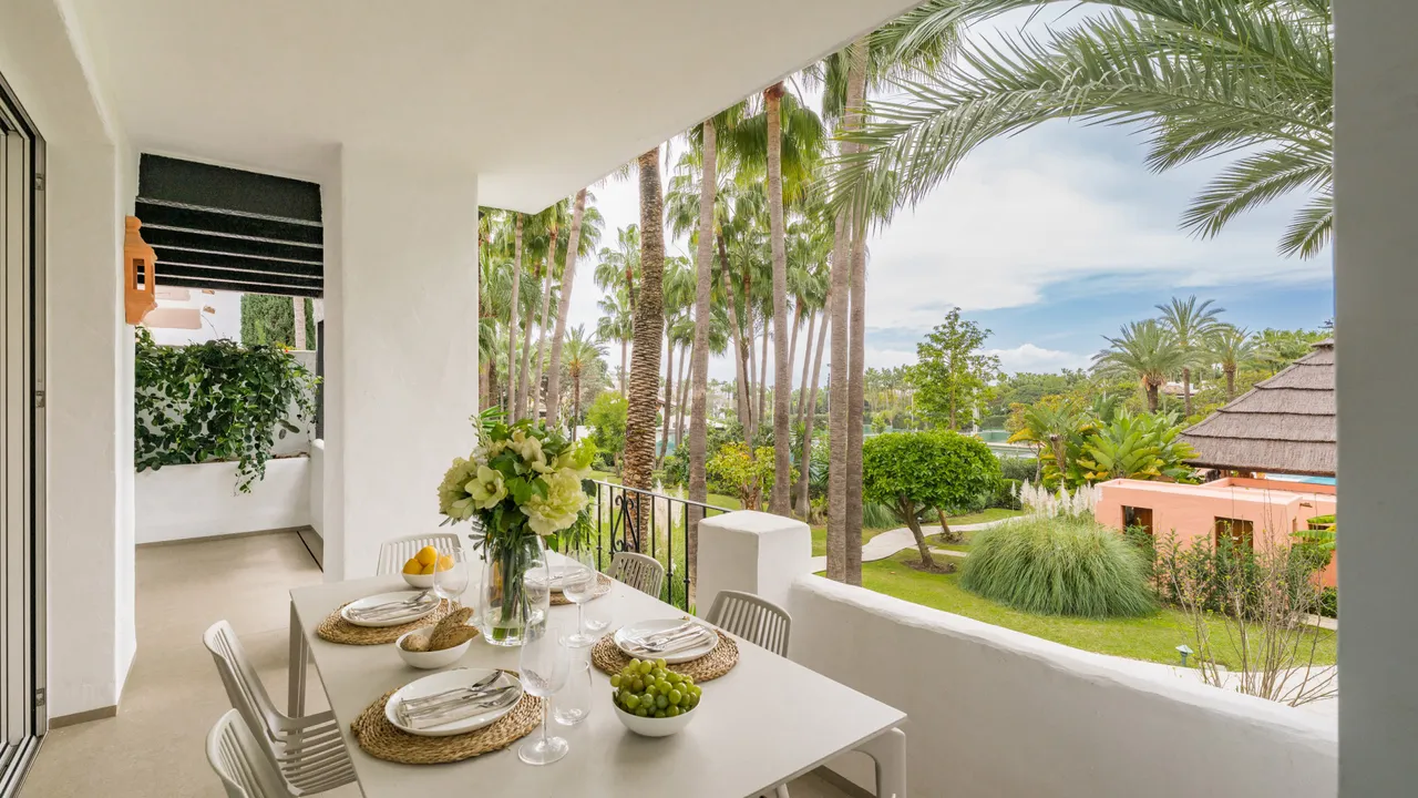 Exclusive Luxury Apartment in Marina Puente Romano image 1