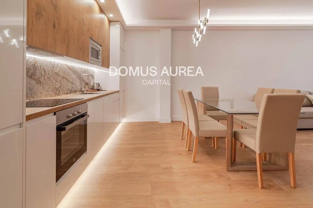 Furnished 3-Bedroom Apartment in Salamanca Neighborhood image 1