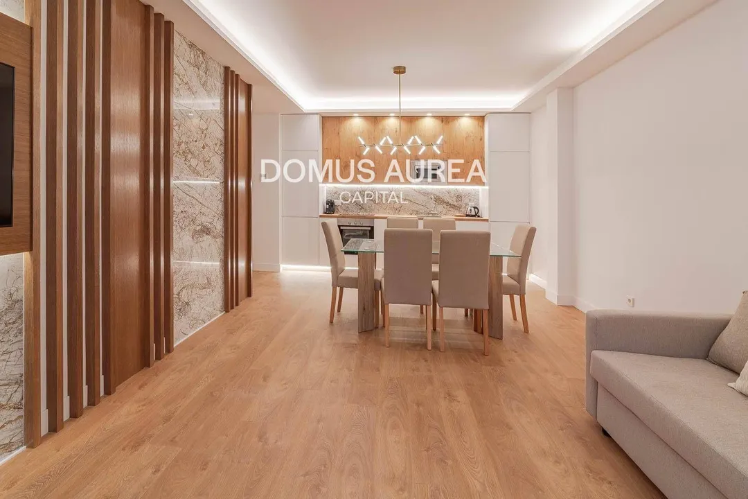 Furnished 3-Bedroom Apartment in Salamanca Neighborhood image 3