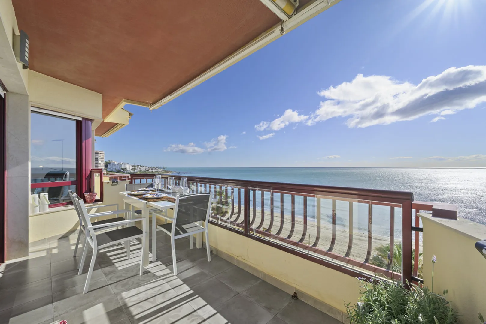 Corner Penthouse with Panoramic Views in Riviera del Sol
