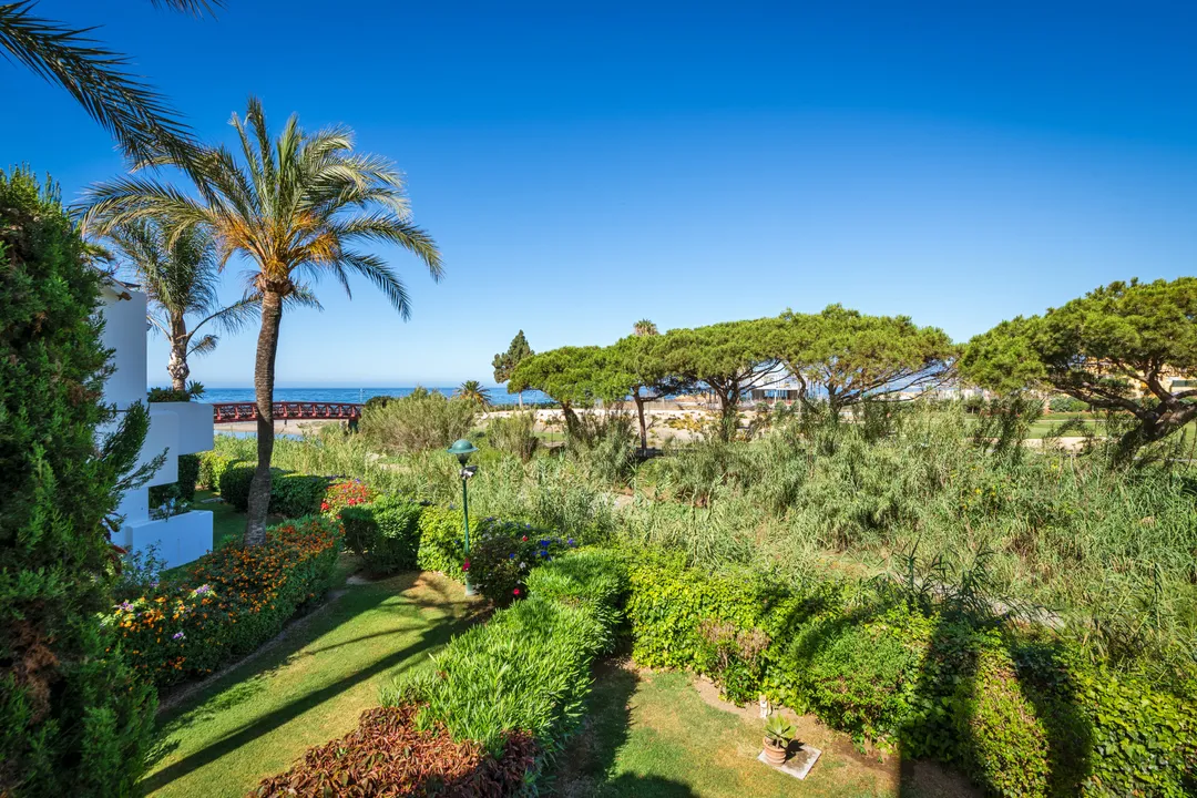 Coastal Luxury in Palm Beach, Marbella image 0