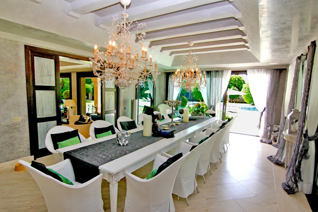 Exclusive luxury mansion in El Paraíso Barronal, near the beach image 3