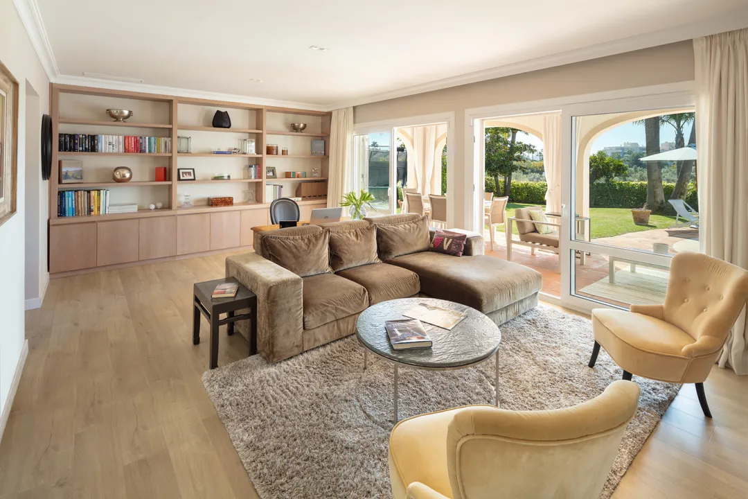 Renovated Family Villa with Sea Views in El Rosario, Marbella image 1