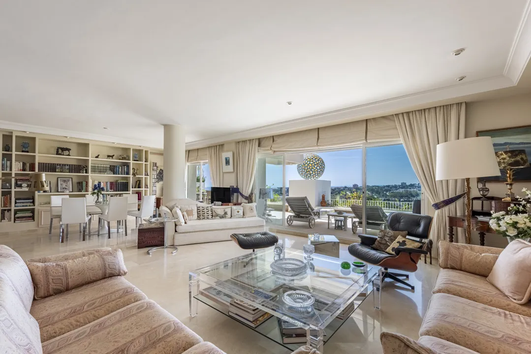 Exclusive Apartment with Terrace and Views in Las Terrazas de Las Lomas image 1