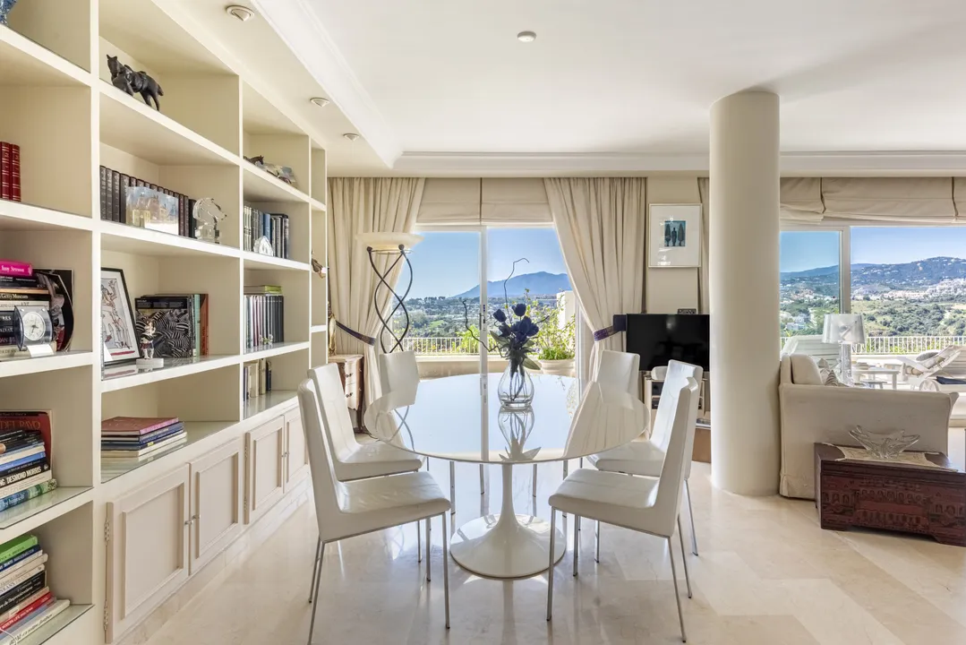 Exclusive Apartment with Terrace and Views in Las Terrazas de Las Lomas image 3
