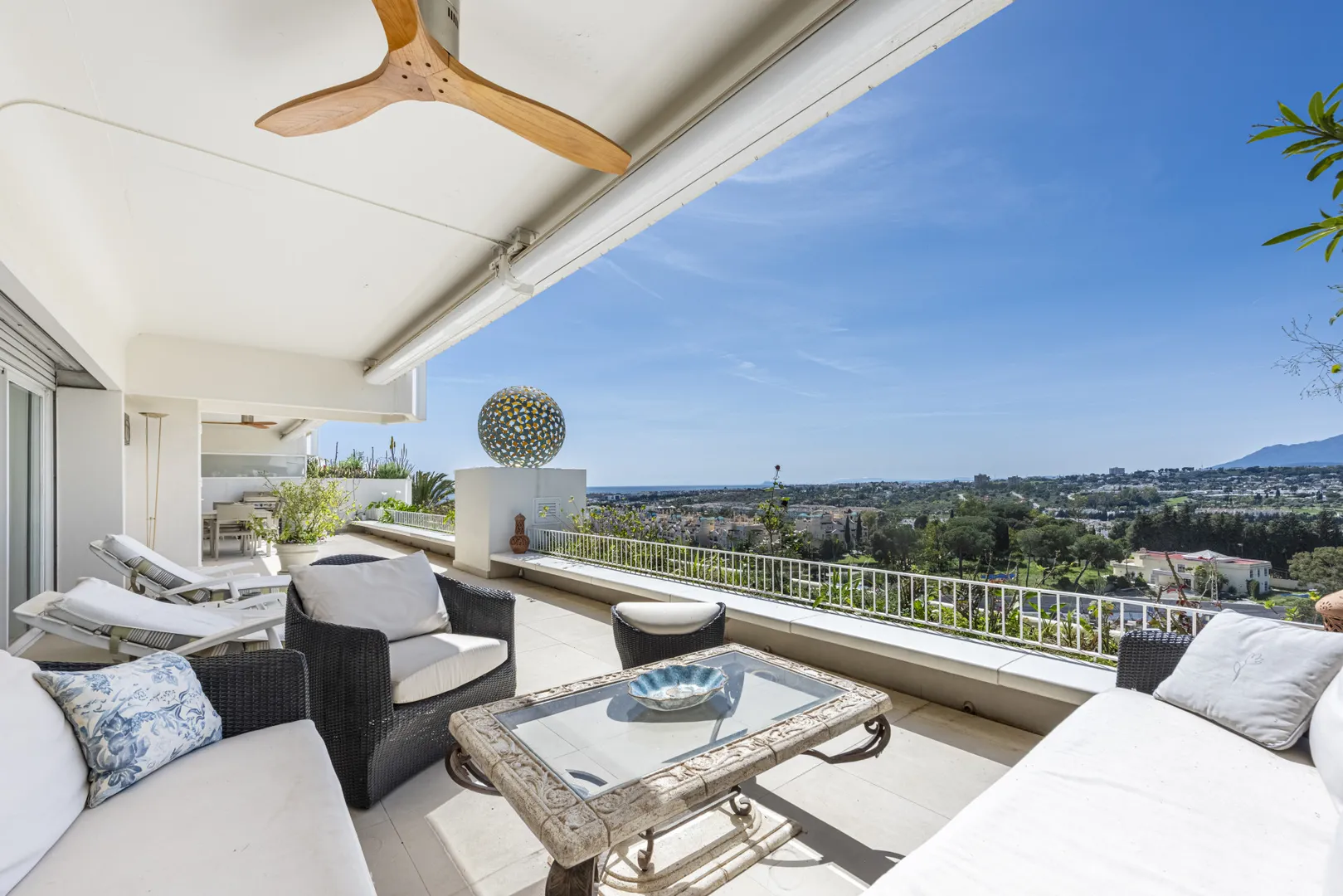 Exclusive Apartment with Terrace and Views in Las Terrazas de Las Lomas
