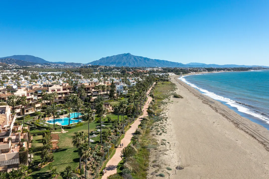 Luxury Penthouse on the Front Line of the Beach with Terrace and Private Pool image 2