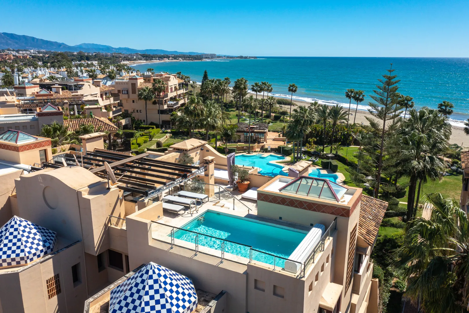 Luxury Penthouse on the Front Line of the Beach with Terrace and Private Pool