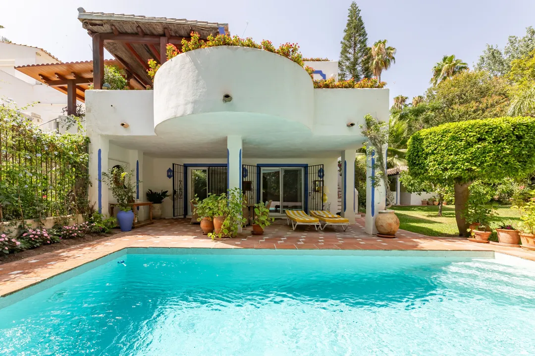 Andalusian Villa with Garden and Private Pool image 0