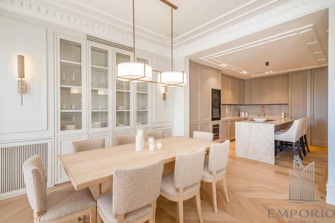 Exclusive renovated apartment with views of Retiro in a classic building image 0