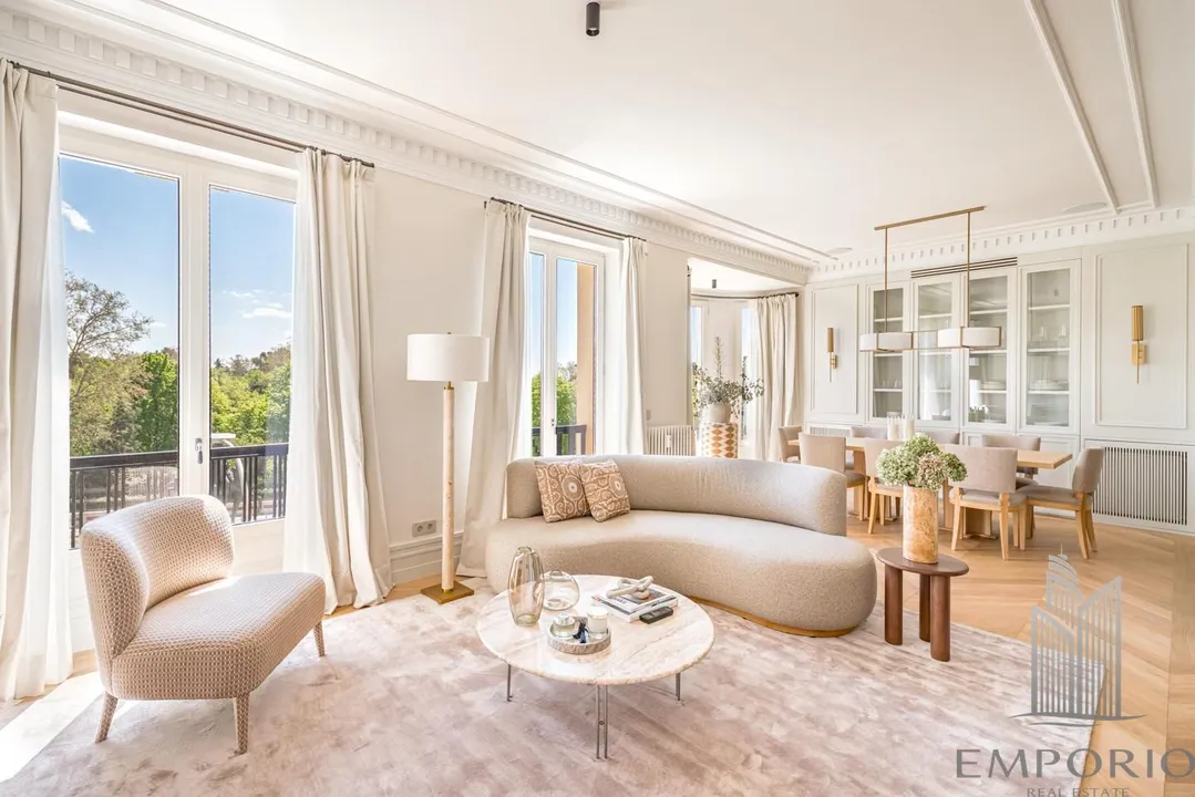 Exclusive renovated apartment with views of Retiro in a classic building image 1