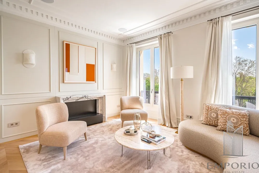 Exclusive renovated apartment with views of Retiro in a classic building image 3