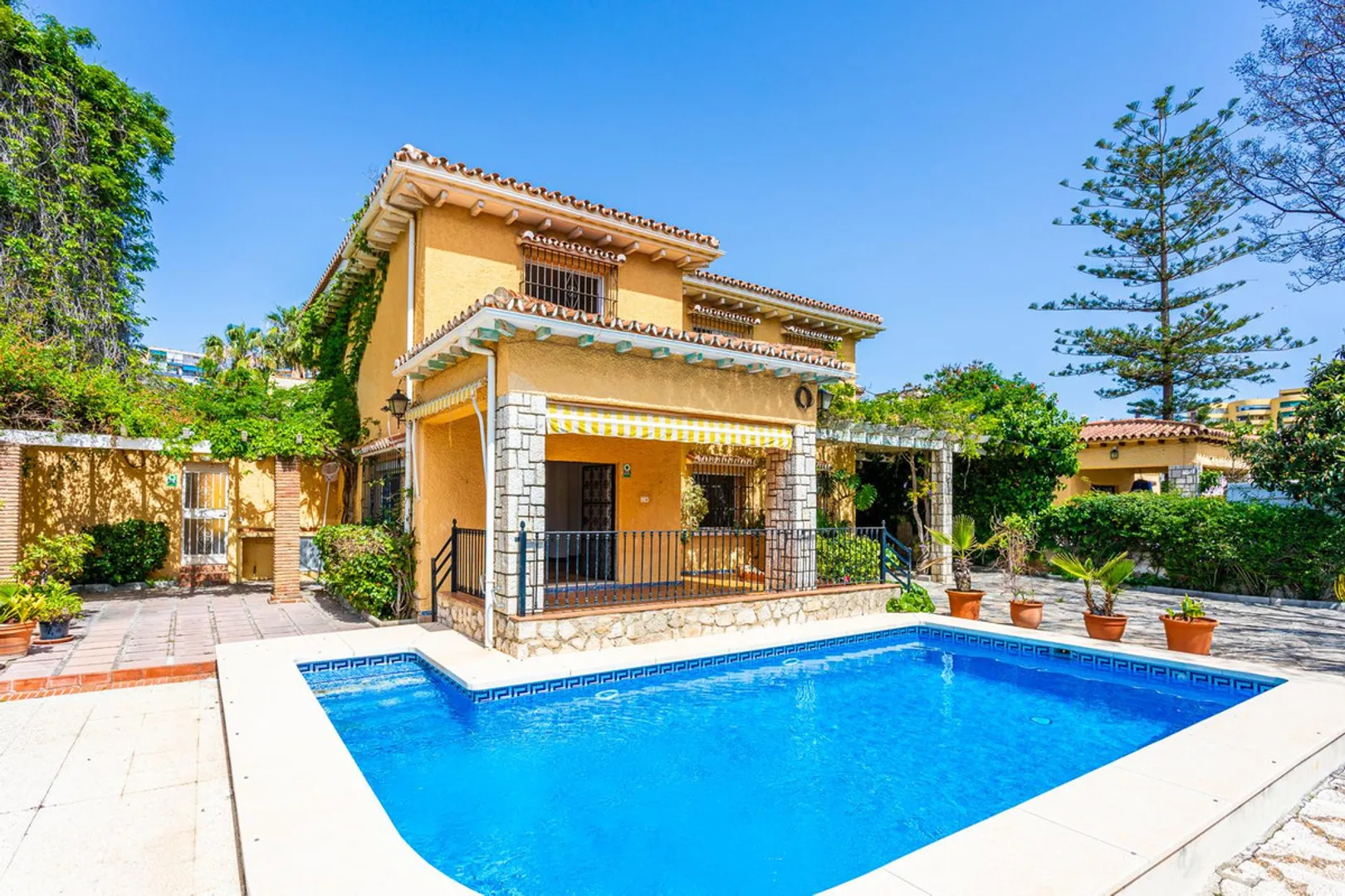 Amplia Villa Familiar con Piscina en Benalmádena Costa