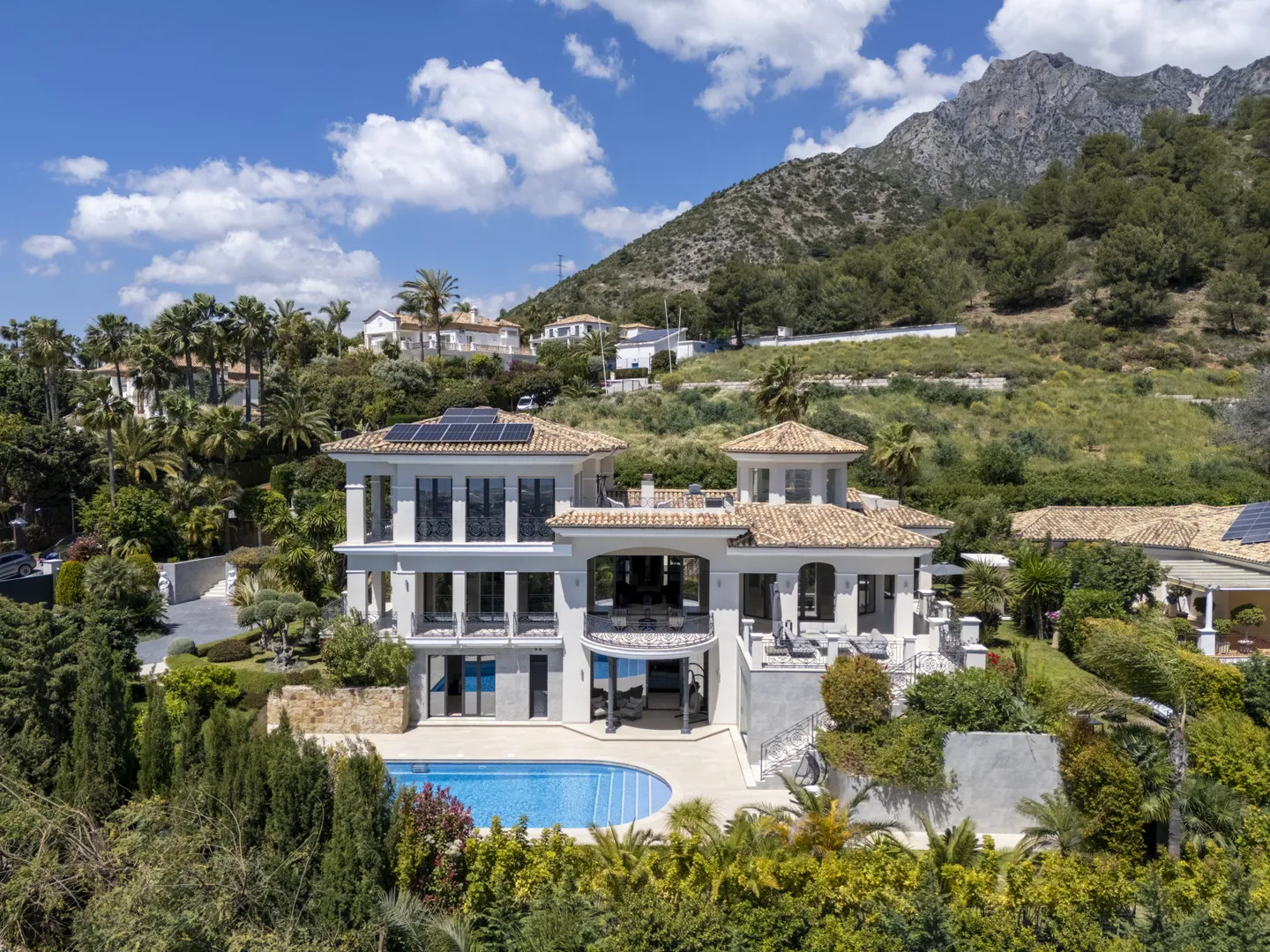 Exclusive Villa in Sierra Blanca: Elegance and Sea Views