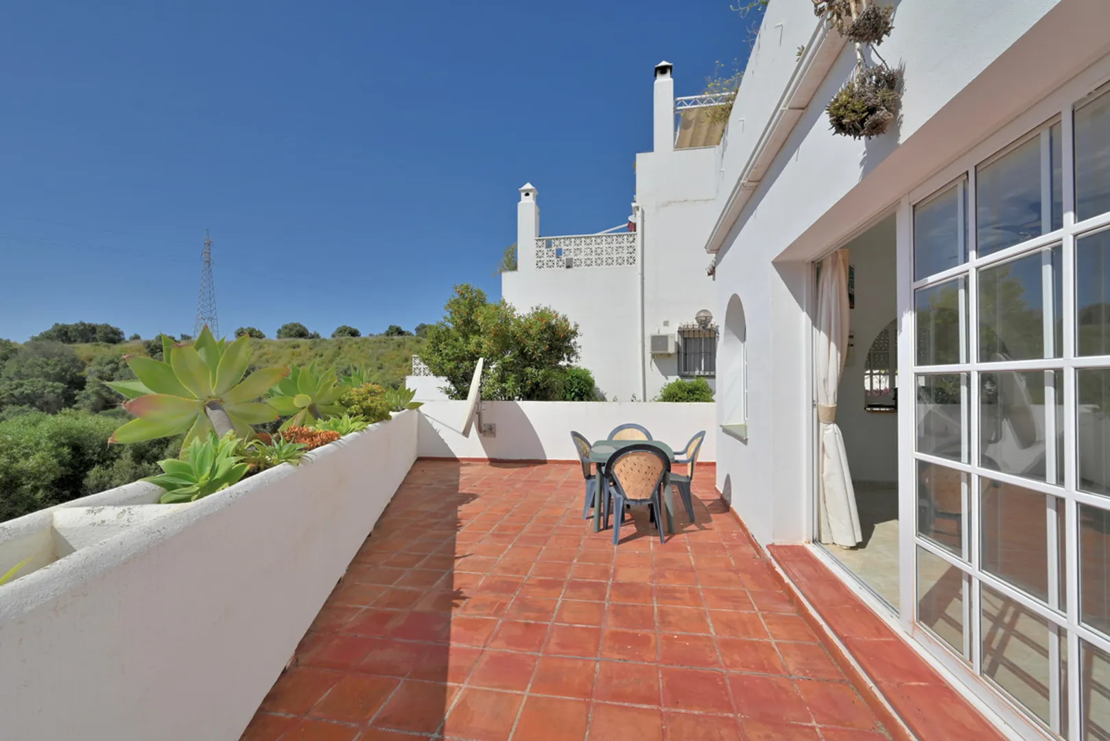 Spacious Ground Floor Apartment with Sea Views and Terrace