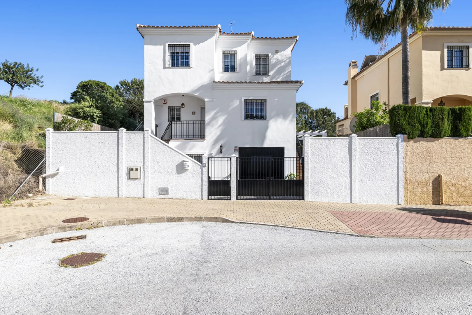 Villa de 5 Dormitorios en Montealto con Piscina y Jardín
