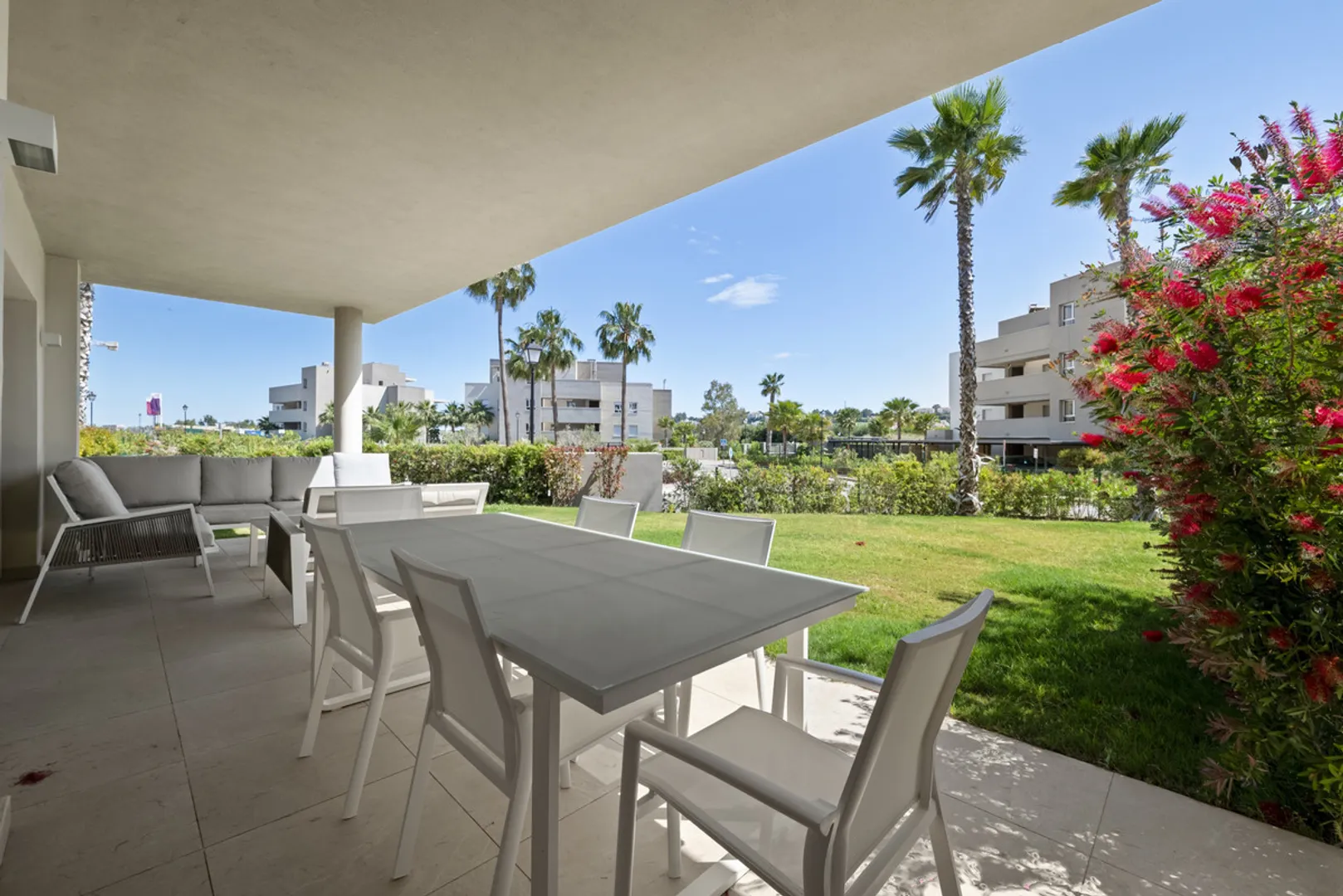 Exclusivo Apartamento de 3 Dormitorios con Jardín y Vistas al Golf