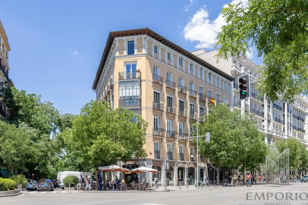 Luxury and Exclusivity Next to Retiro image 1
