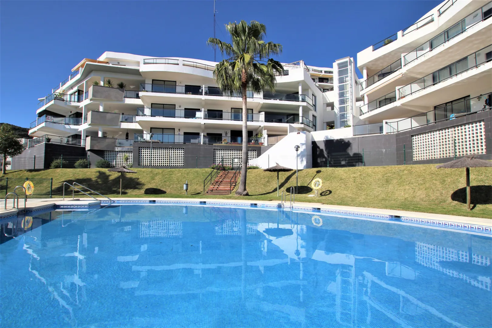2 Bedroom Apartment with Sunny Terrace in Riviera del Sol