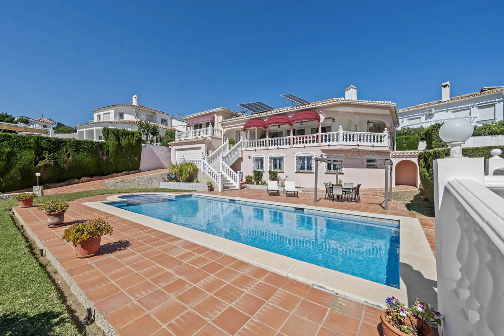 Villa de Lujo con Vistas al Mar en Las Farolas