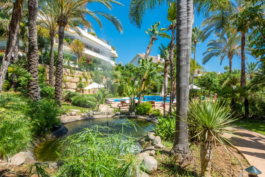 Spacious Apartment in Lomas del Rey with Terrace and Pools image 1