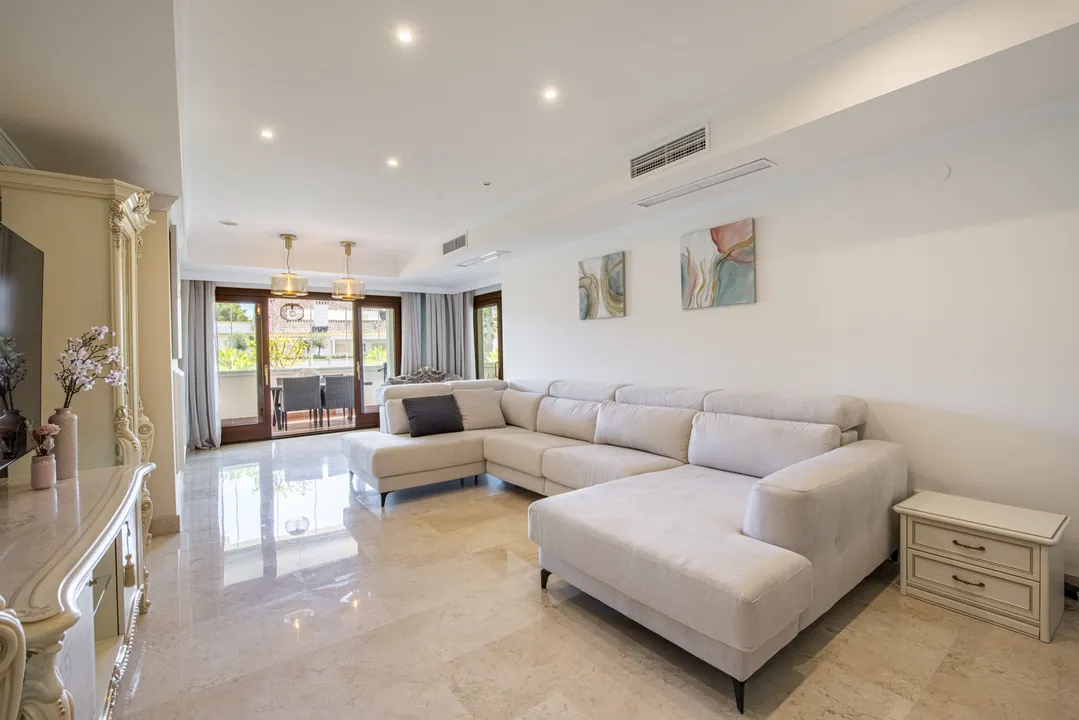 Spacious Apartment in Lomas del Rey with Terrace and Pools image 2