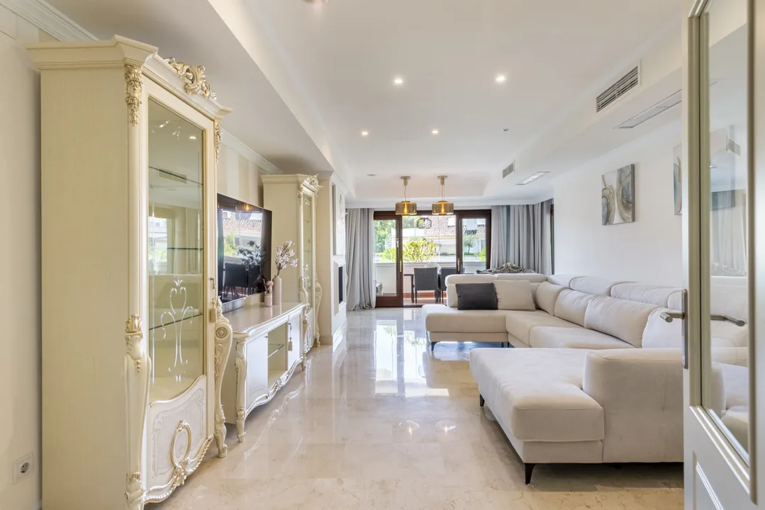 Spacious Apartment in Lomas del Rey with Terrace and Pools image 3