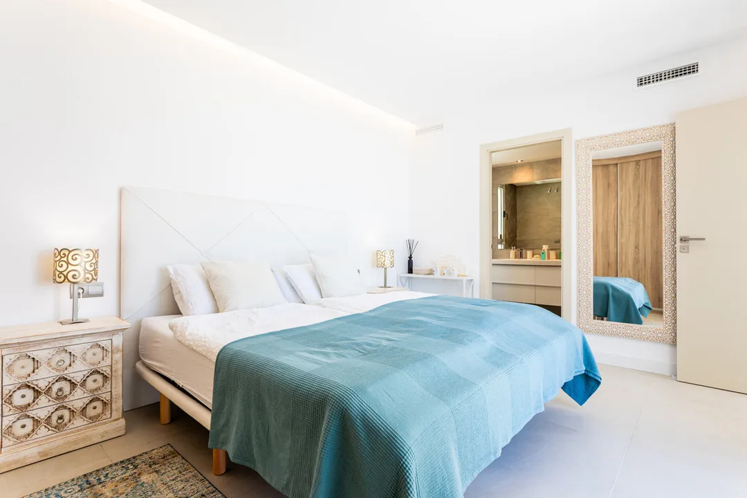 Ático Dúplex de Lujo en La Cala Golf con Vistas Espectaculares image 3