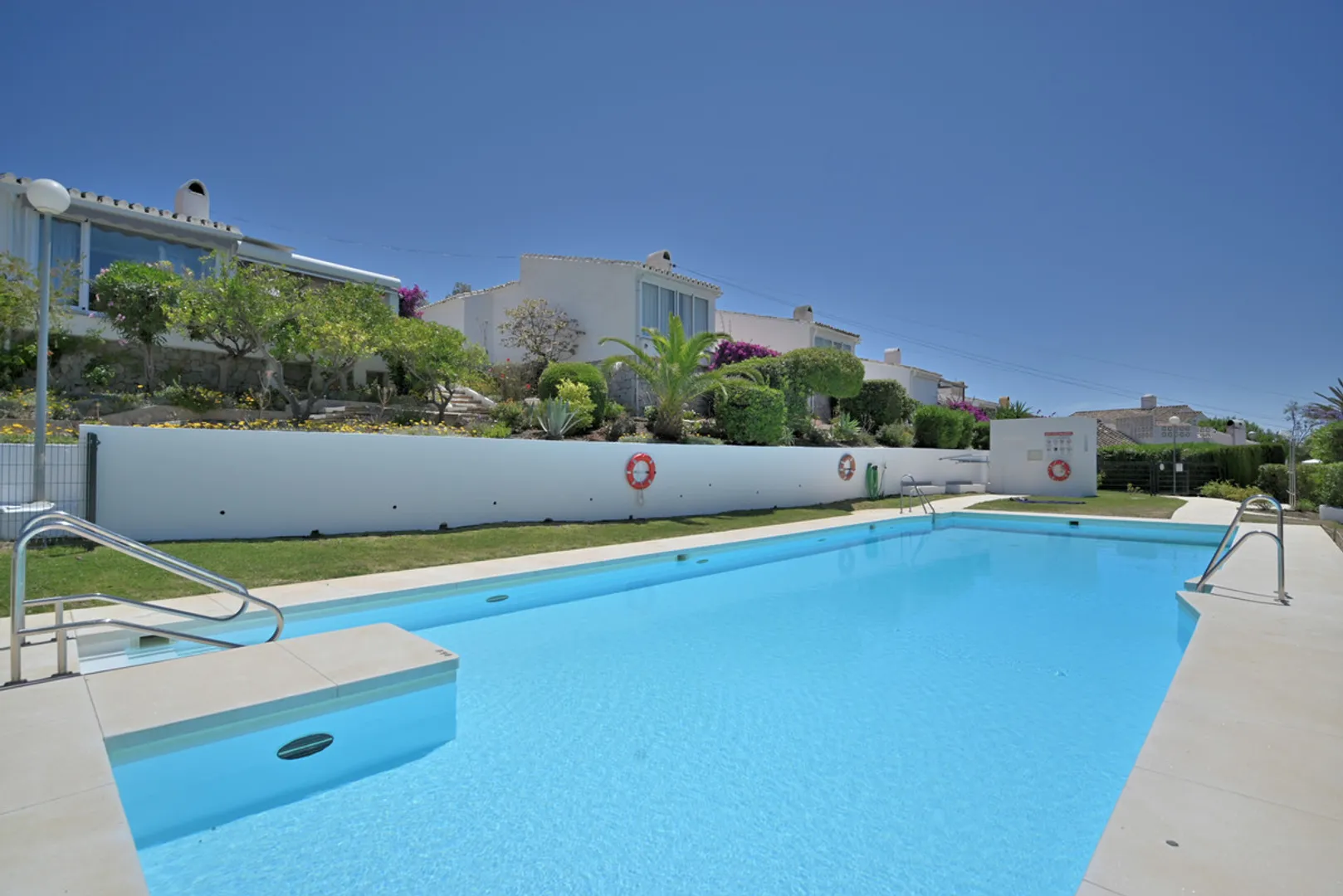 Imagen 1 de Renovated Chalet with Sea Views in Calahonda
