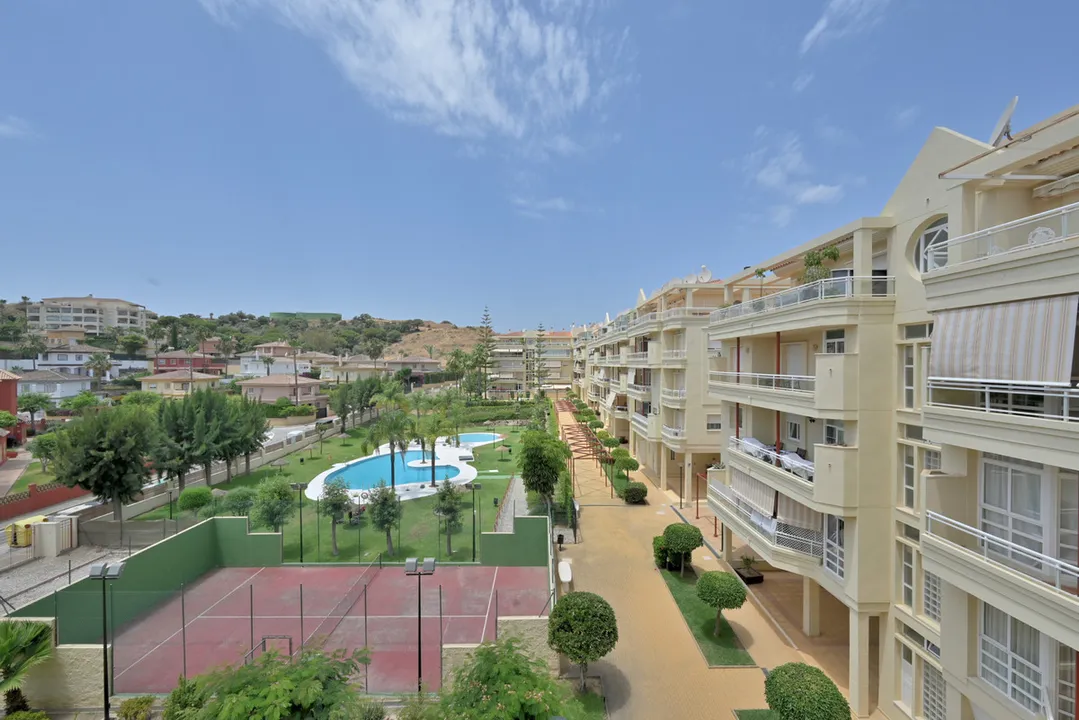 Amplio Apartamento de 3 Dormitorios en Mijas Golf image 0