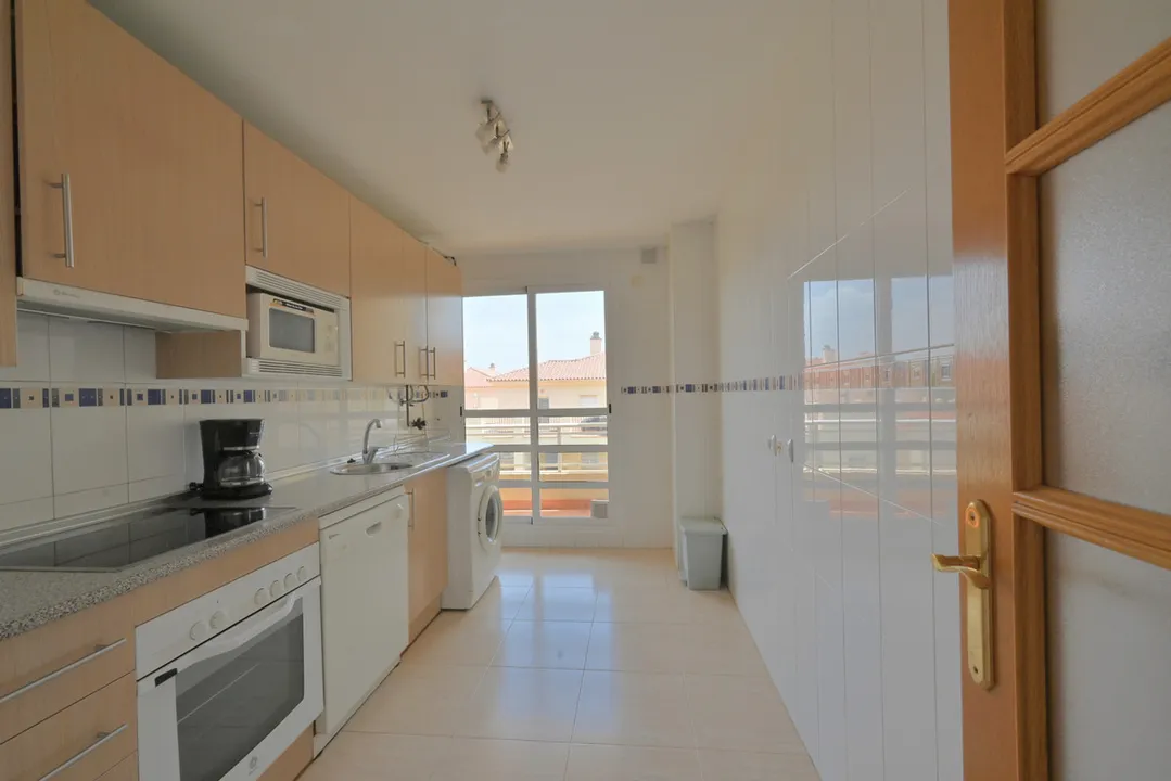 Amplio Apartamento de 3 Dormitorios en Mijas Golf image 2