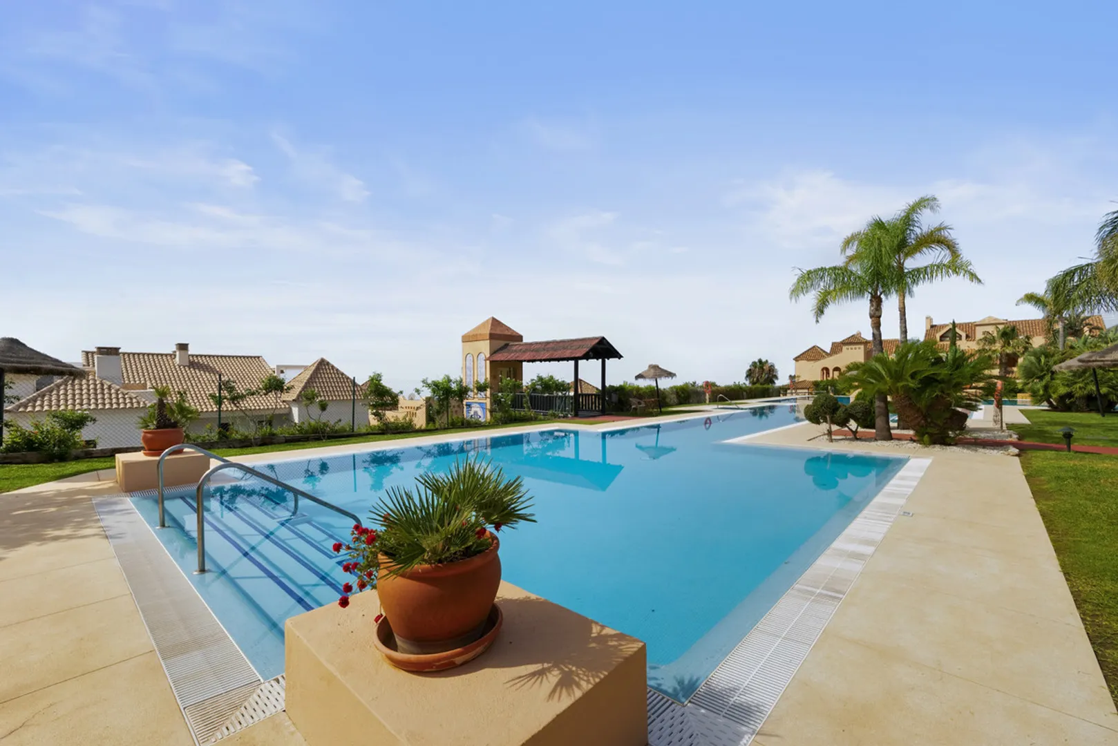 Moderno Apartamento con Jardín Privado en Montealto, Benalmádena
