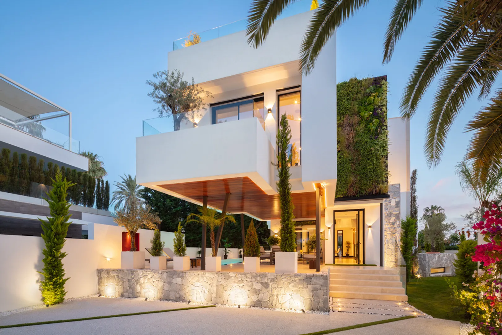 Villa Moderna en la Milla de Oro: Lujo, Playa y Sostenibilidad