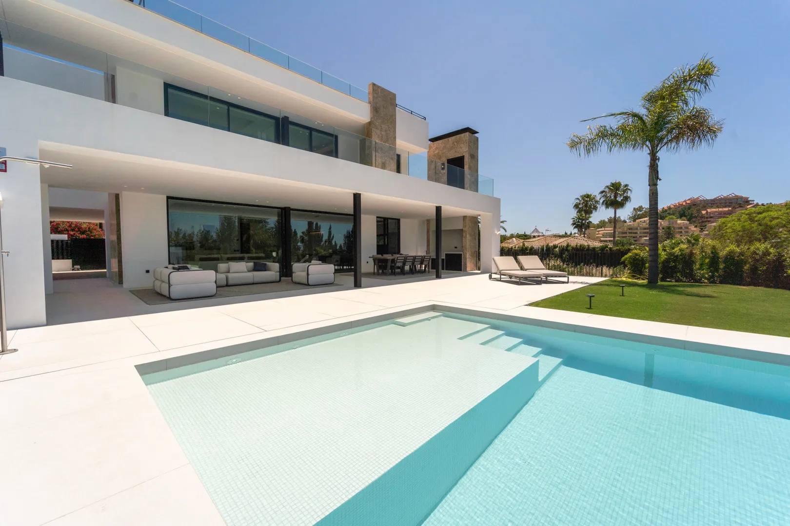 Imagen 1 de Luxury Villa with Views in Golf Valley, Nueva Andalucía