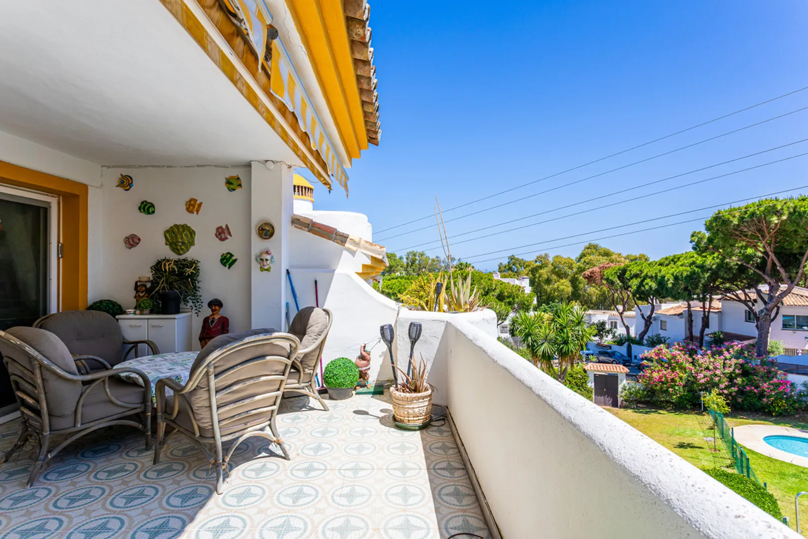 Imagen 1 de Bright Penthouse in Calahonda with Solarium and Sea Views