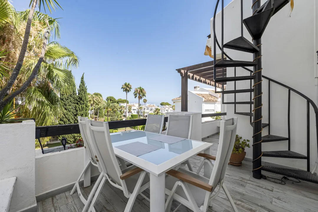 Duplex Penthouse Renovated in Riviera del Sol with Terrace and Pools image 1