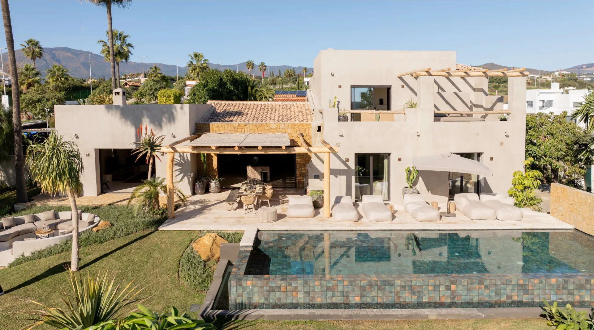 Villa Renovada en Torrevigía: Lujo y Tranquilidad