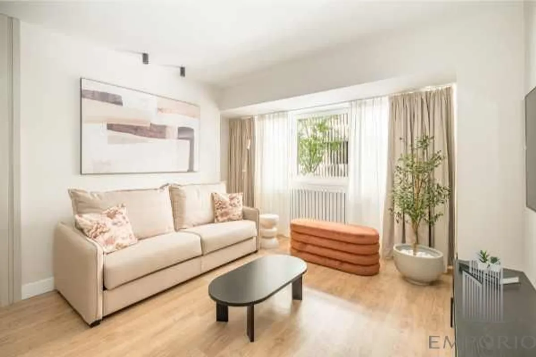 Reformed Elegance in Castelló, Castellana Neighborhood image 3