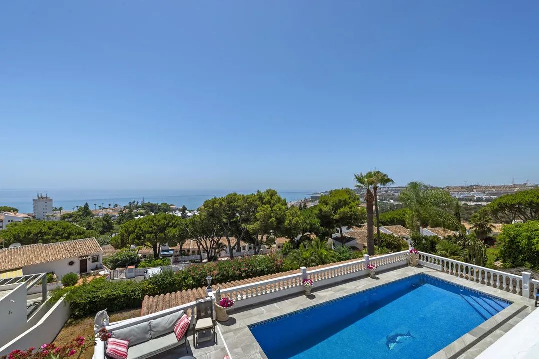 Renovated Villa with Sea Views in Cala de Mijas image 0