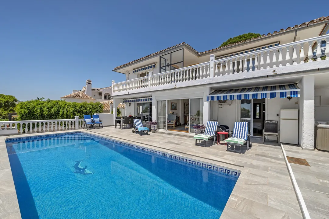 Renovated Villa with Sea Views in Cala de Mijas image 1