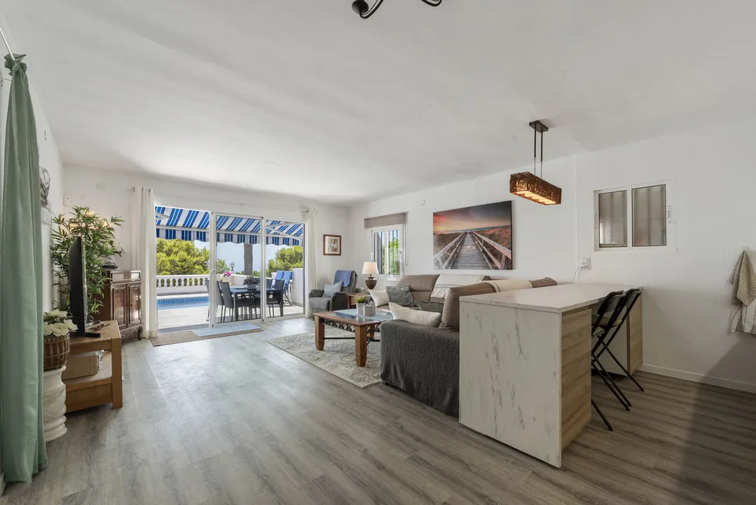 Renovated Villa with Sea Views in Cala de Mijas image 3
