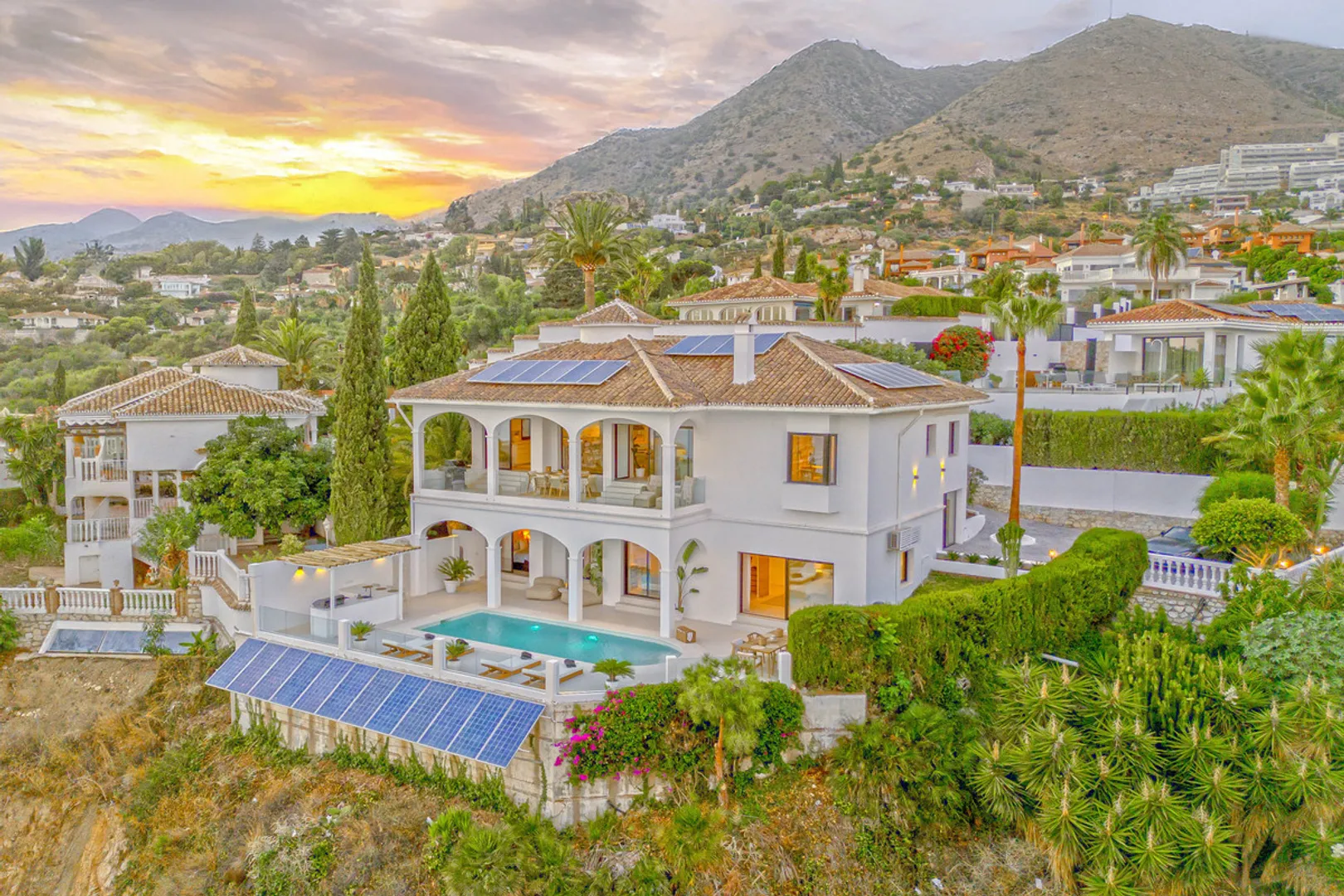 Luxury Villa with Panoramic Views in La Capellanía