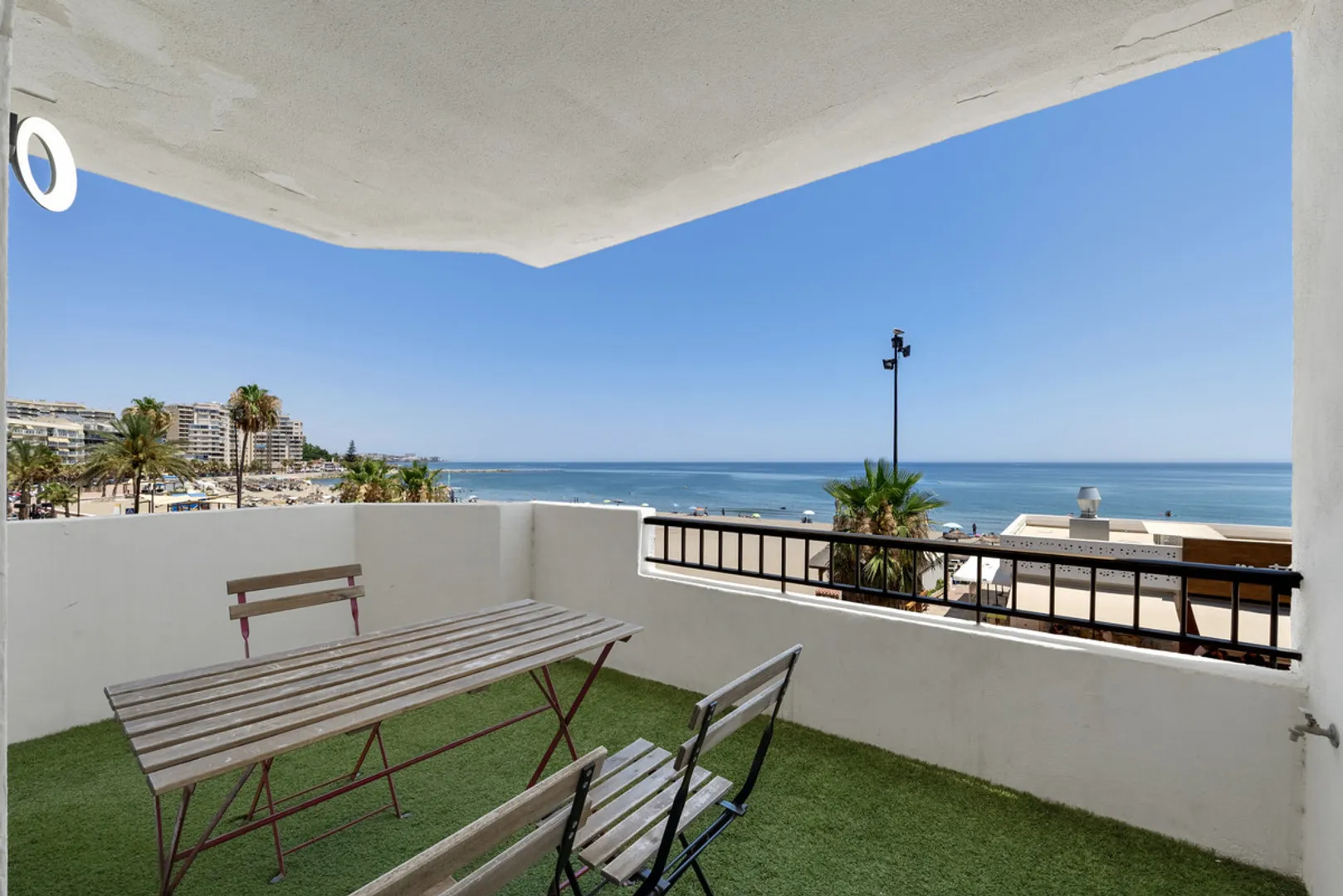 Modern Apartment Facing the Sea in Torreblanca, Fuengirola
