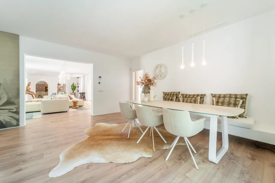 Elegant Renovated Mediterranean Villa with Pool and Spectacular Views image 2