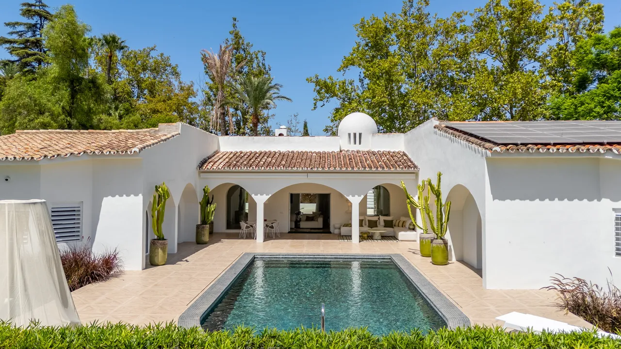 Elegant Renovated Mediterranean Villa with Pool and Spectacular Views image 3